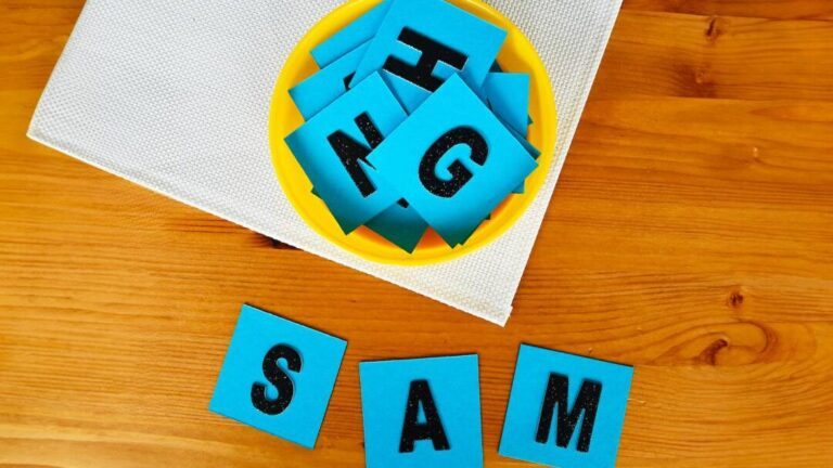 Fabriquer ses lettres rugueuses Montessori : le guide DIY